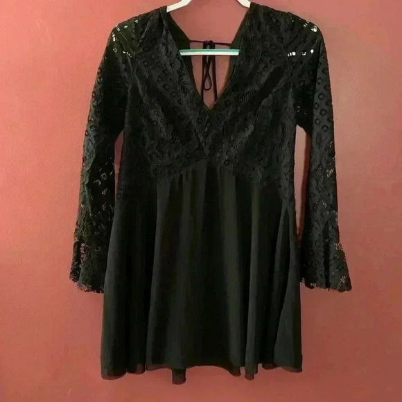 Tularosa Black Lace Dress - Picture 1 of 7